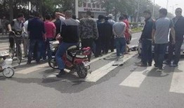 撞车吃瓜视频大全集免费观看,免费观看视频大全集精彩瞬间